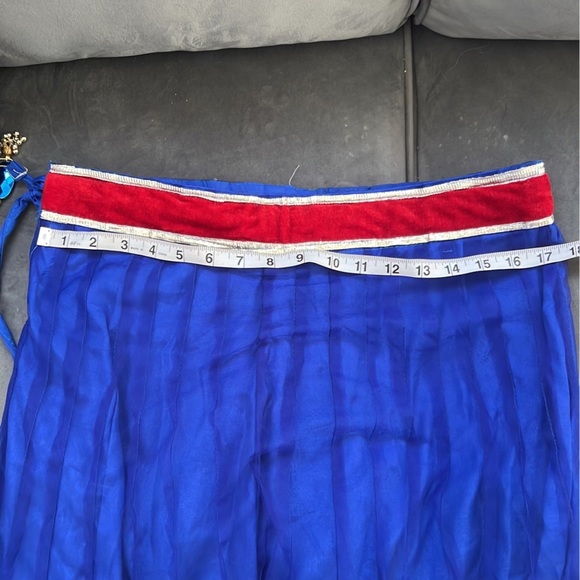 Just the bottom lehenga - Picture 3 of 4